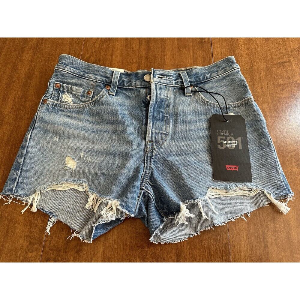 Women’s Levi 501 Shorts NWT - Size 27